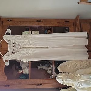 BEAUTIFUL WHITE DRESS